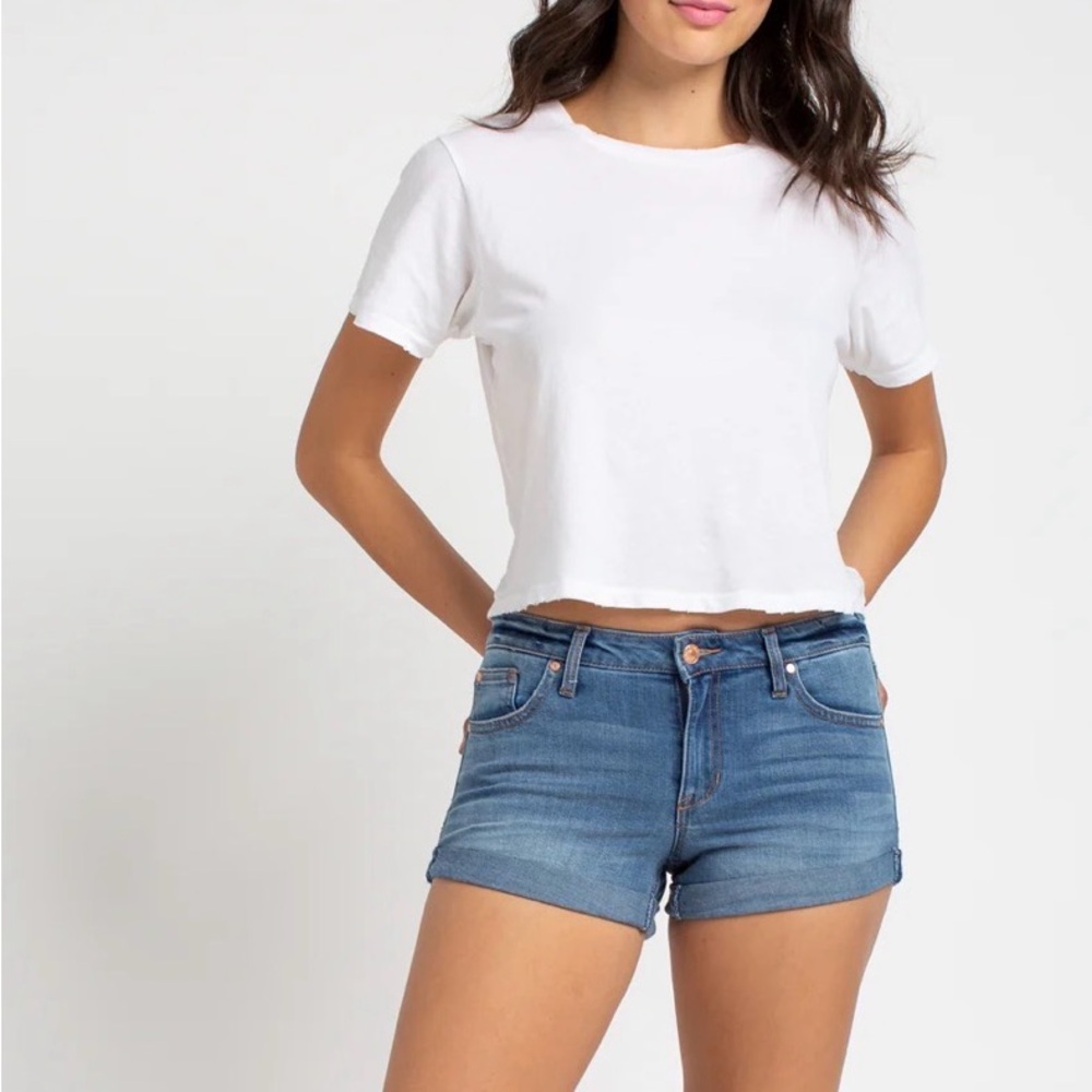 Celebrity pink light wash denim shorts 27